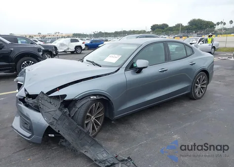 2021 Volvo S60 T5 Momentum z USA, uszkodzony, nr VIN 7JR102FK2MG093210